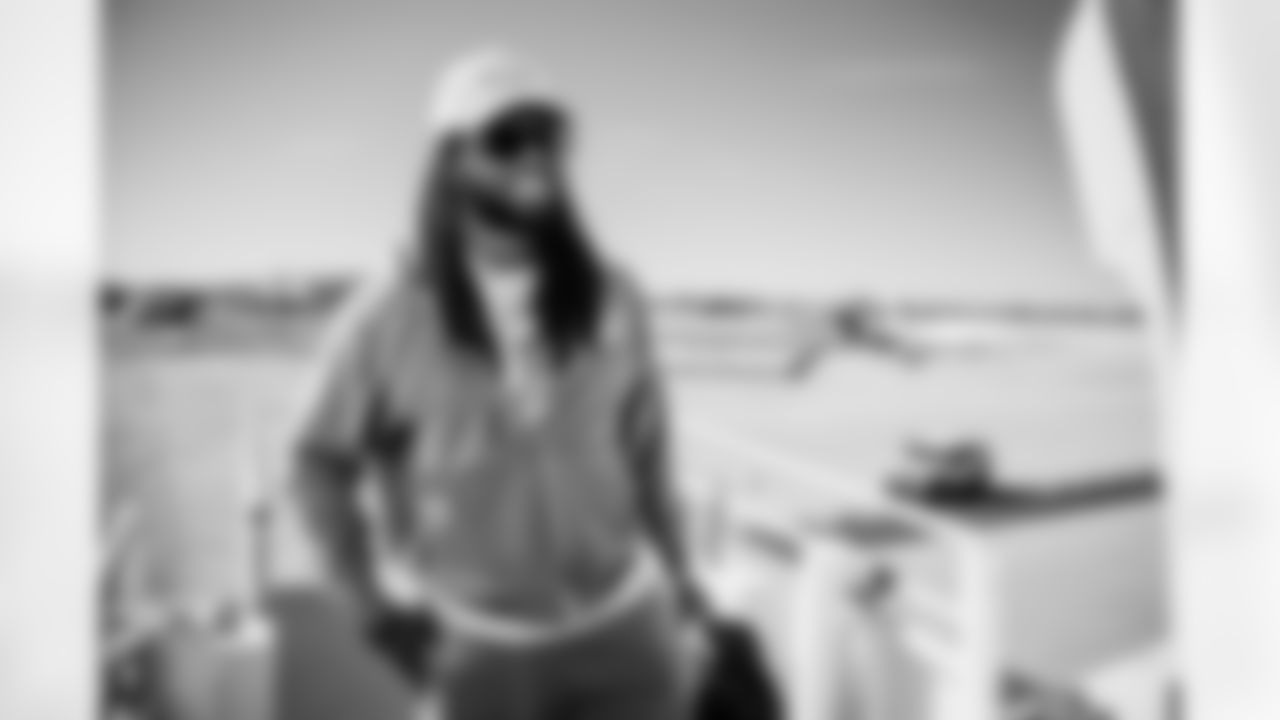 Miami Dolphins runningback Alexander Mattison (8) during arrivals to the plane for travel to Boston on Saturday, Jan. 3, 2026, in Fort Lauderdale, Fla. (Tomas Diniz Santos/Miami Dolphins)