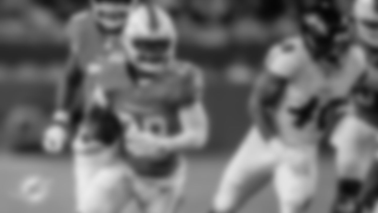 Miami Dolphins running back De'Von Achane (28) runs the ball during an NFL football game against the Baltimore Ravens on Thursday, Oct. 30, 2025 in Miami Gardens, FL. (Tomas Diniz Santos/Miami Dolphins via AP)