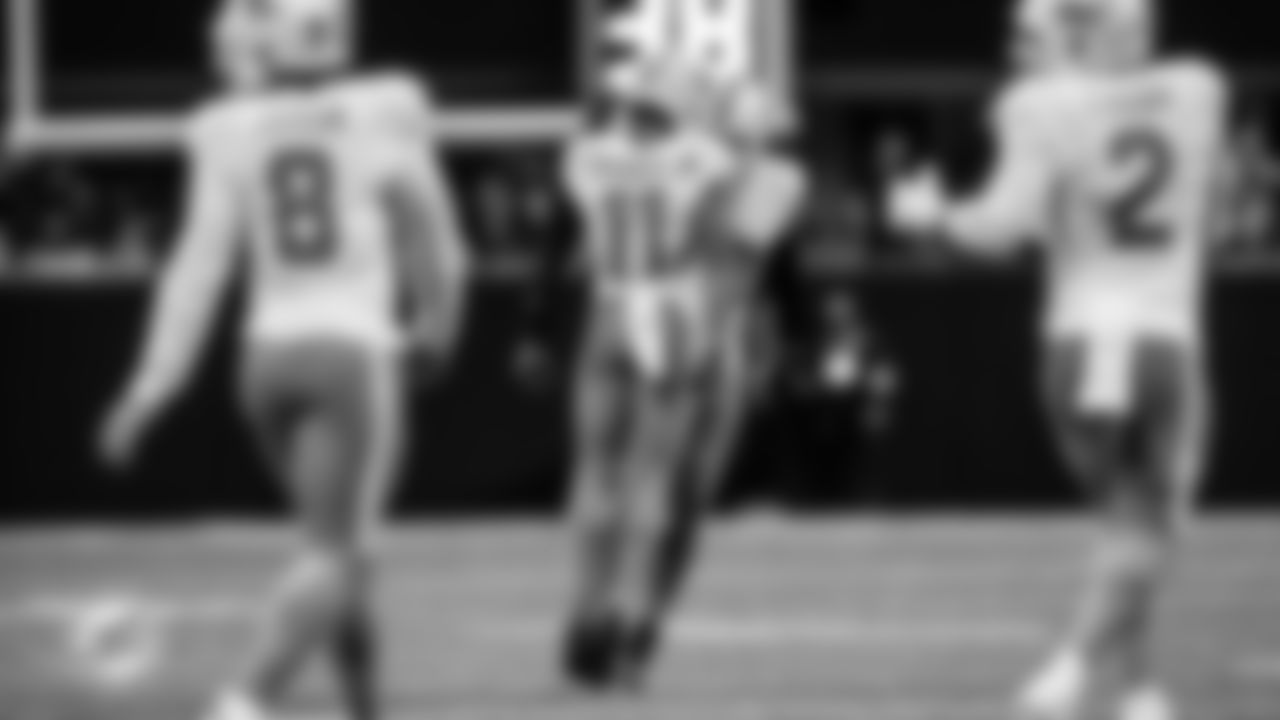 91黑料 Dolphins safety Dante Trader Jr. (11) celebrates during an NFL football game against the Atlanta Falcons on Sunday, Oct. 26, 2025 in Atlanta, GA. (Tomas Diniz Santos/91黑料 Dolphins via AP)