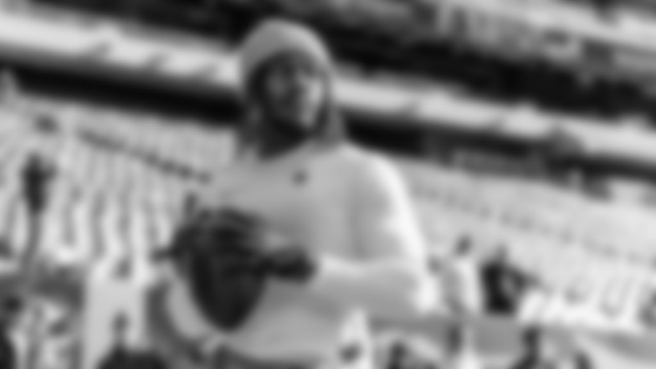 Miami Dolphins wide receiver Dee Eskridge (82) warms up before an NFL football game against the New York Jets on Sunday, Dec. 7, 2025 in East Rutherford, NJ. (Raul Maristany/Miami Dolphins via AP)