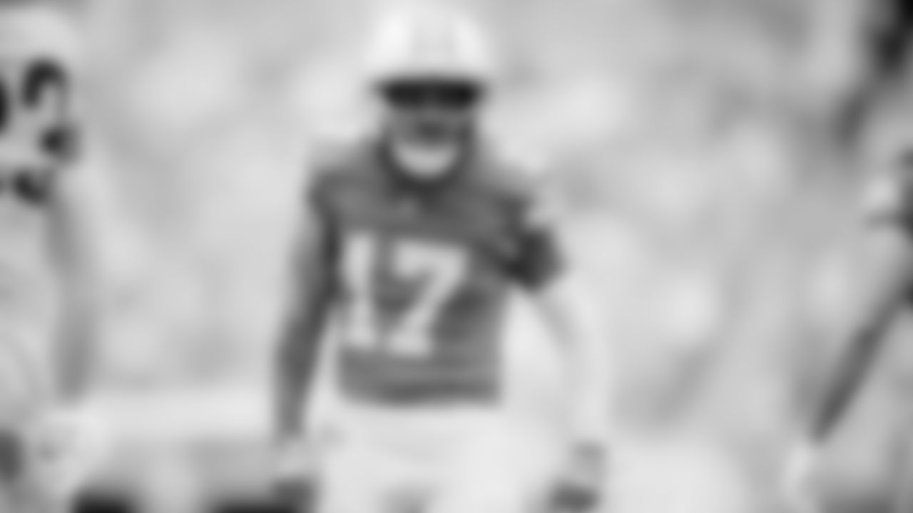 Miami Dolphins wide receiver Jaylen Waddle (17) celebrates during an NFL football game against the Cincinnati Bengals on Sunday, Dec. 21, 2025 in Miami Gardens, FL. (Tomas Diniz Santos/Miami Dolphins via AP)