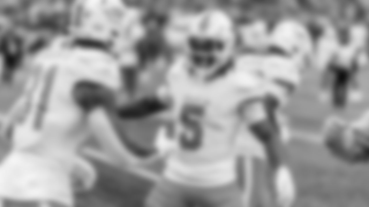 Miami Dolphins running backs Ollie Gordon II (31) and Jaylen Wright (5) celebrate during an NFL football game against the New York Jets on Sunday, Dec. 7, 2025 in East Rutherford, NJ. (Tomas Diniz Santos/Miami Dolphins via AP)