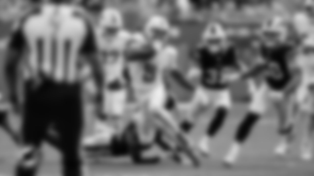 Miami Dolphins running back Jaylen Wright (5) runs the ball during an NFL football game against the Buffalo Bills on Sunday, Nov. 9, 2025 in Miami Gardens, Fla. (Tomas Diniz Santos/Miami Dolphins via AP)