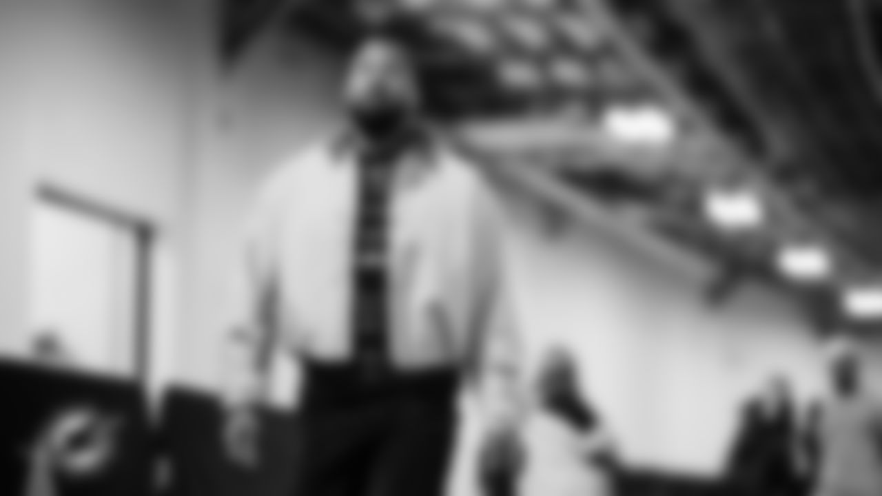 Miami Dolphins linebacker Bradley Chubb (2) arrives before an NFL football game against the Pittsburgh Steelers on Monday, Dec. 15, 2025 in Pittsburgh, PA. (Tomas Diniz Santos/Miami Dolphins via AP)