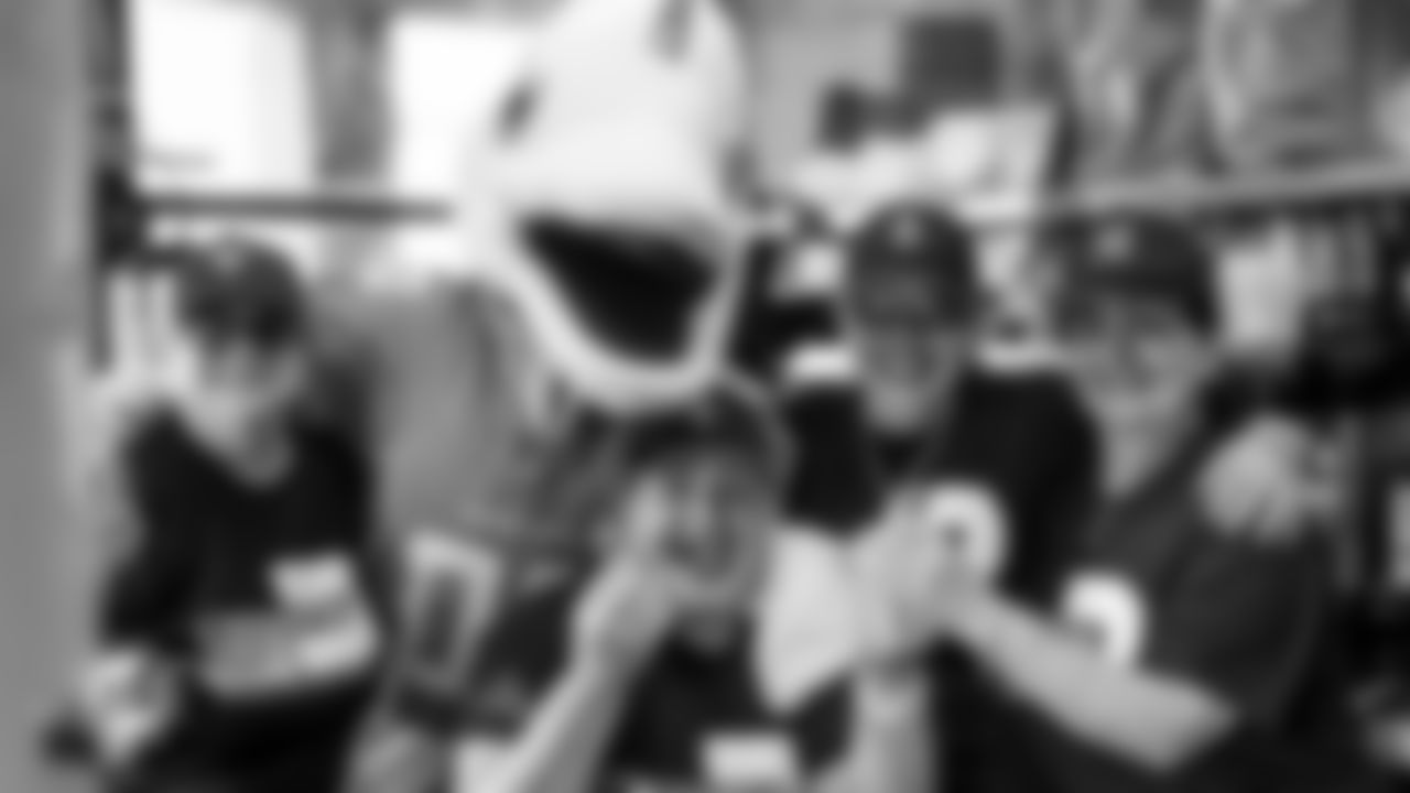 TD poses with Islas Canarias staff and croquetas.