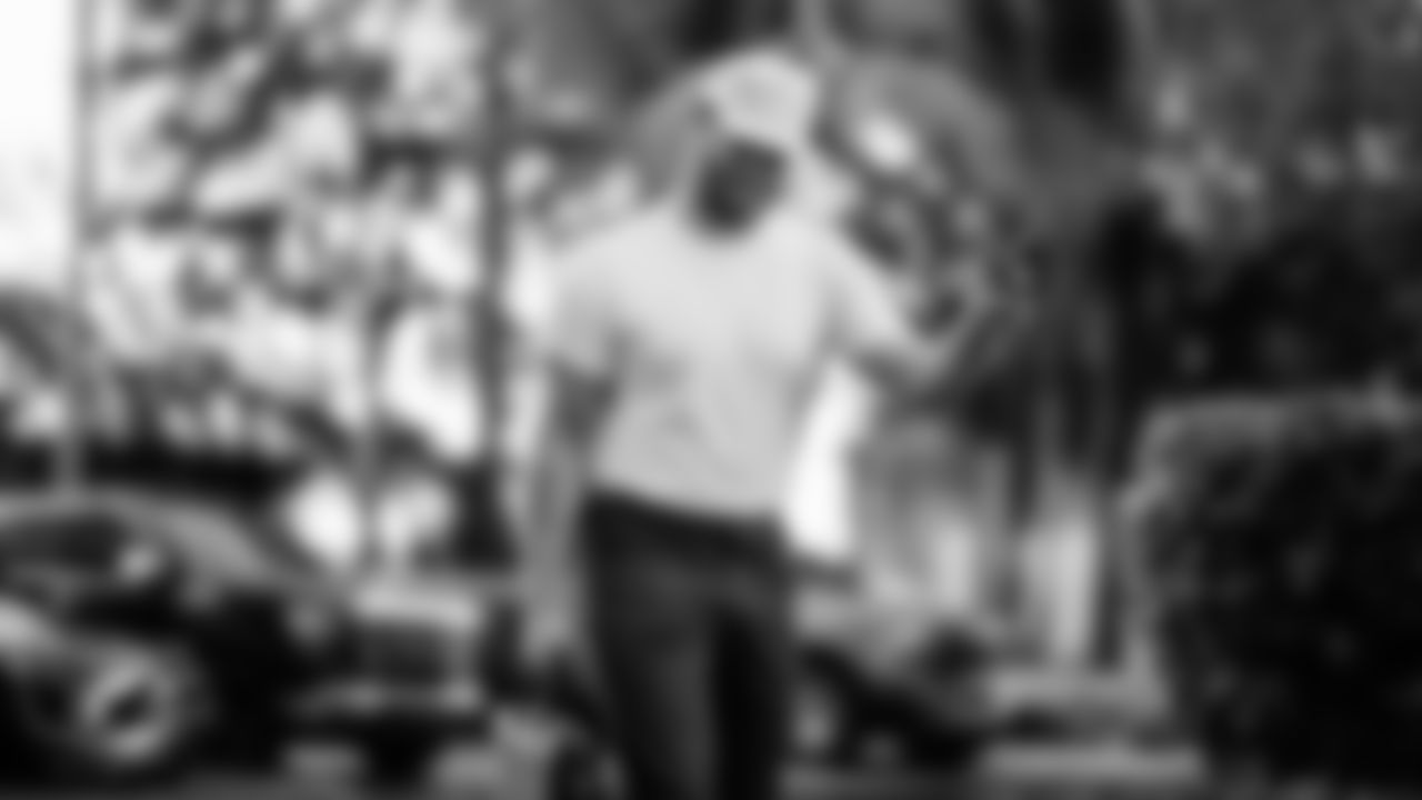 Miami Dolphins fullback Alec Ingold (30) arrives before an NFL football game against the Tampa Bay Buccaneers on Sunday, Dec. 28, 2025 in Miami Gardens, FL. (Tomas Diniz Santos/Miami Dolphins via AP)