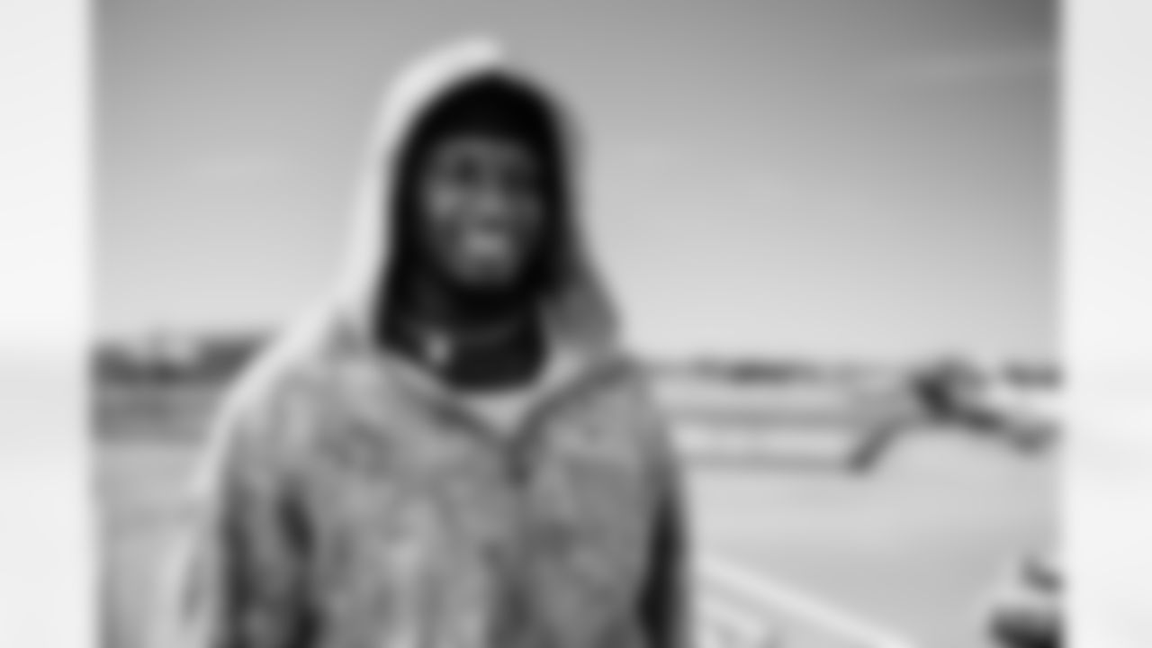 Miami Dolphins linebacker Willie Gay Jr. (40) during arrivals to the plane for travel to Boston on Saturday, Jan. 3, 2026, in Fort Lauderdale, Fla. (Tomas Diniz Santos/Miami Dolphins)