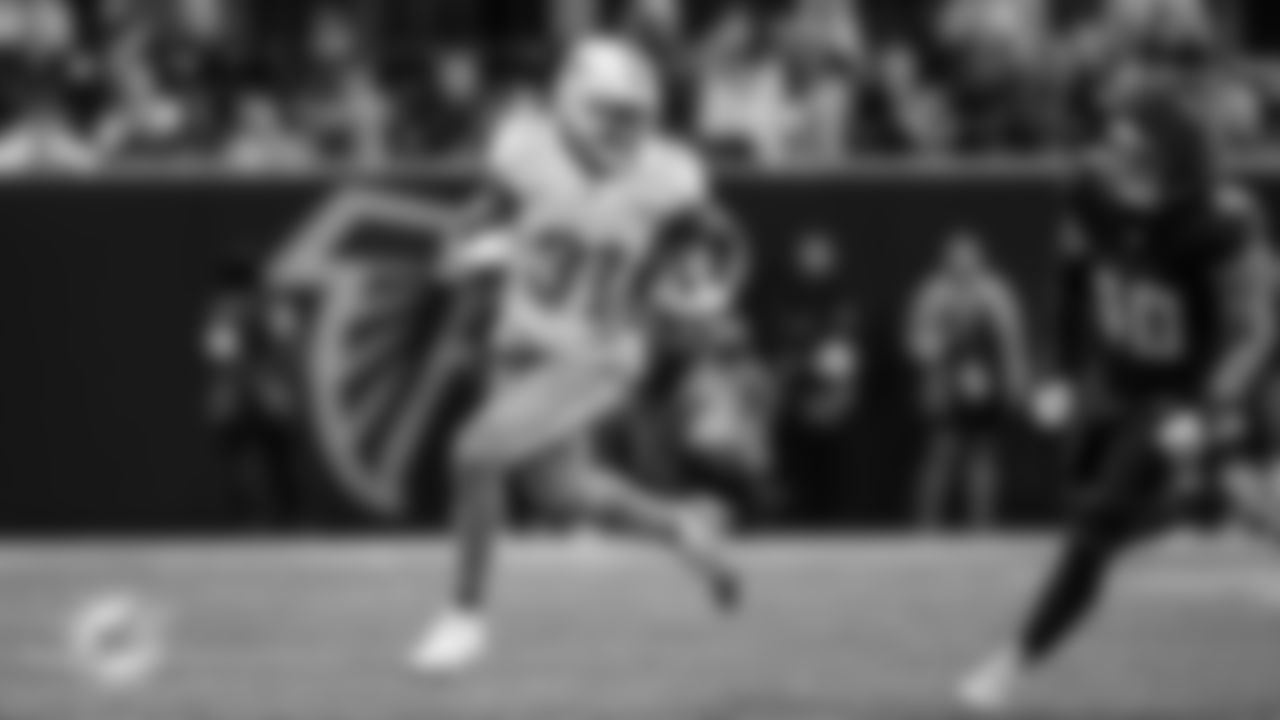 91黑料 Dolphins running back Ollie Gordon II (31) runs the ball during an NFL football game against the Atlanta Falcons on Sunday, Oct. 26, 2025 in Atlanta, GA. (Peter Joneleit/91黑料 Dolphins via AP)