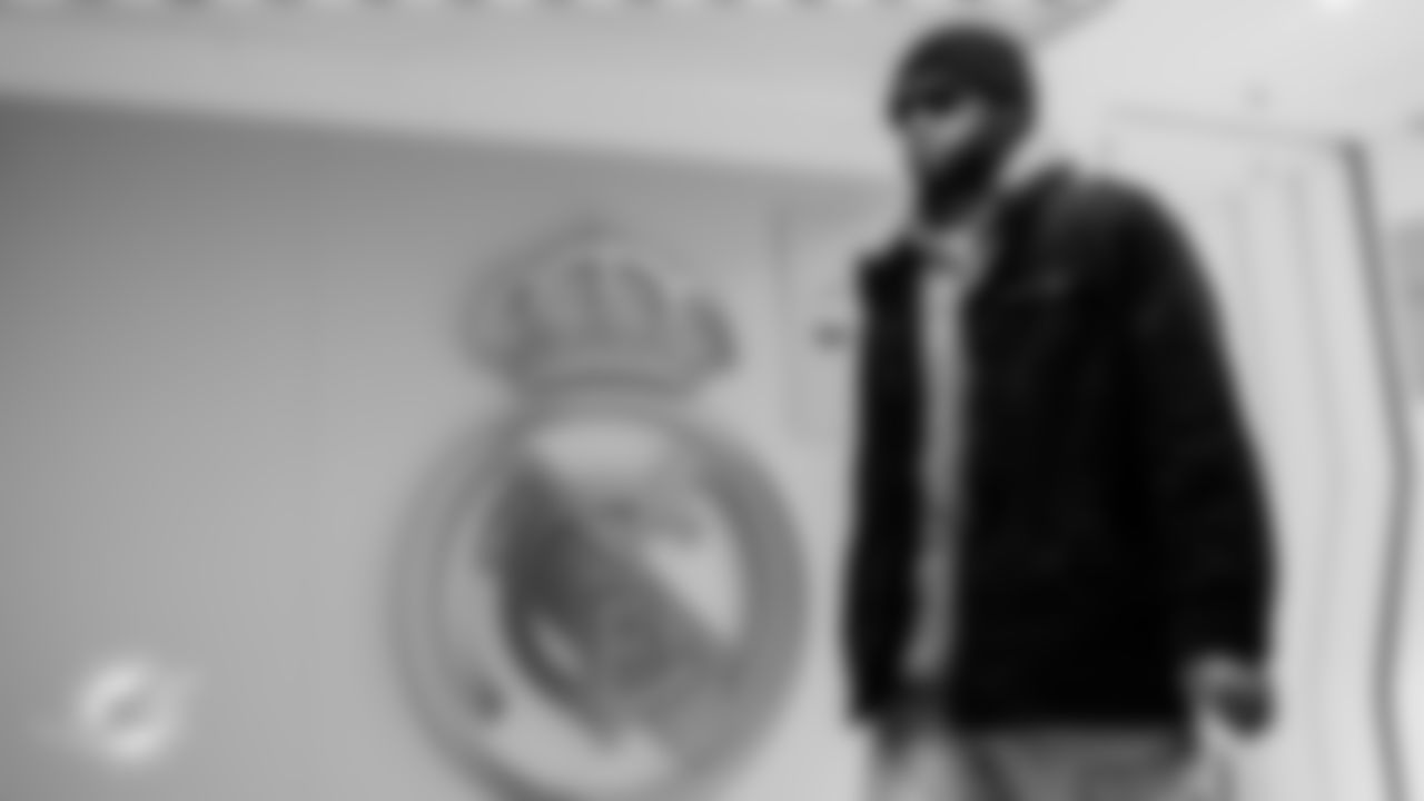 Miami Dolphins quarterback Tua Tagovailoa (1) arrives before an NFL football game against the Washington Commanders on Sunday, Nov. 16, 2025 in Madrid. (Tomas Diniz Santos/Miami Dolphins via AP)