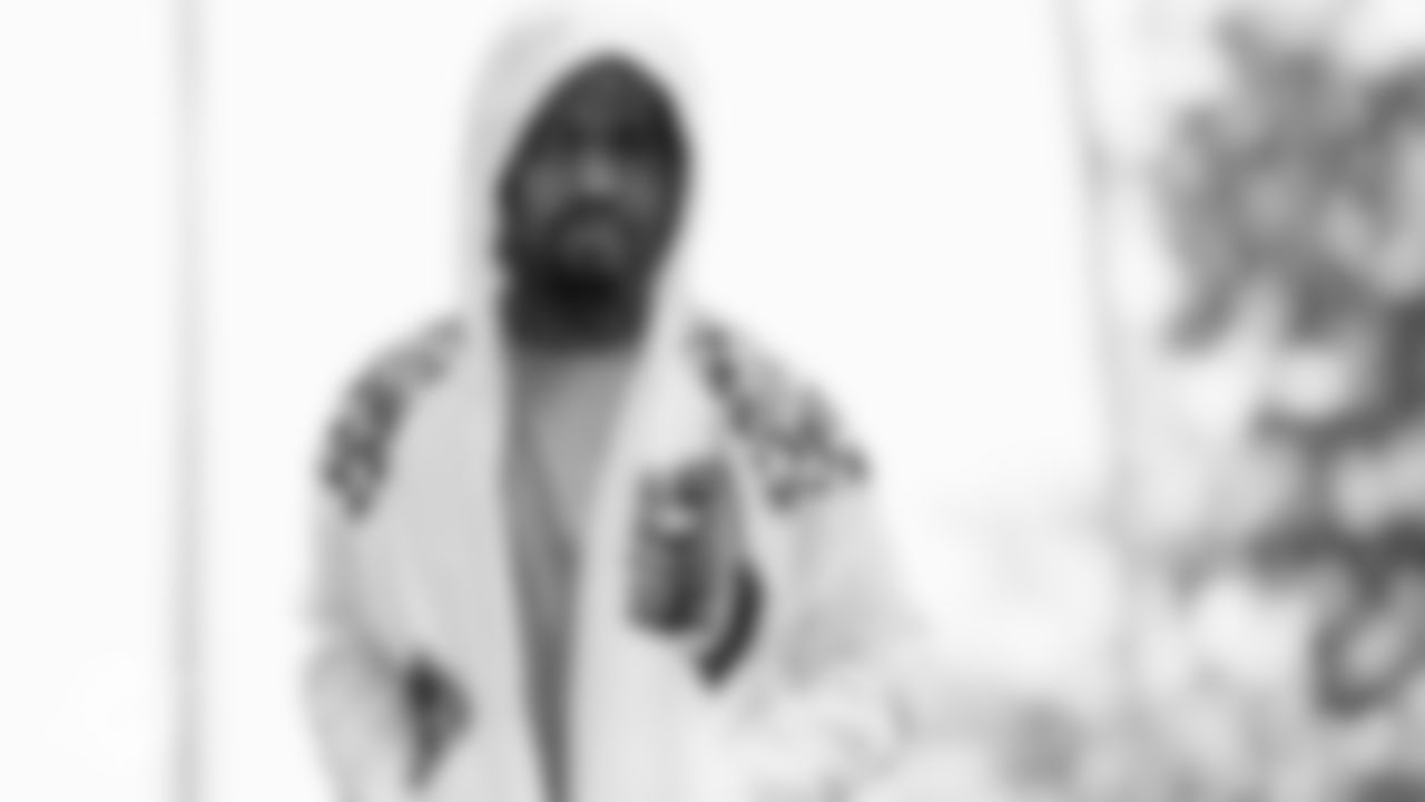 Miami Dolphins wide receiver Jaylen Waddle (17) arrives before an NFL football game against the New Orleans Saints on Sunday, Nov. 30, 2025 in Miami Gardens, FL. (Tomas Diniz Santos/Miami Dolphins via AP)