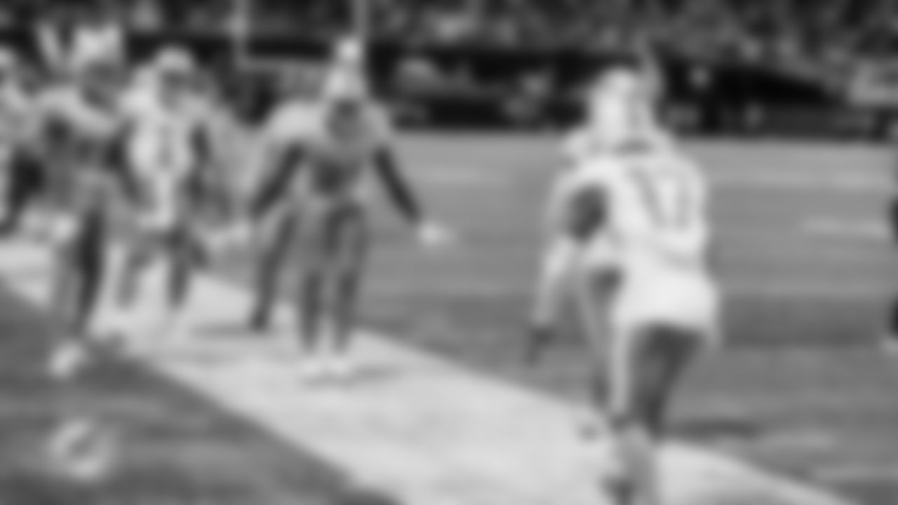 Miami Dolphins running back Ollie Gordon II (31) and wide receiver Jaylen Waddle (17) celebrate a touchdown during an NFL football game against the Atlanta Falcons on Sunday, Oct. 26, 2025 in Atlanta, GA. (Tomas Diniz Santos/Miami Dolphins via AP)