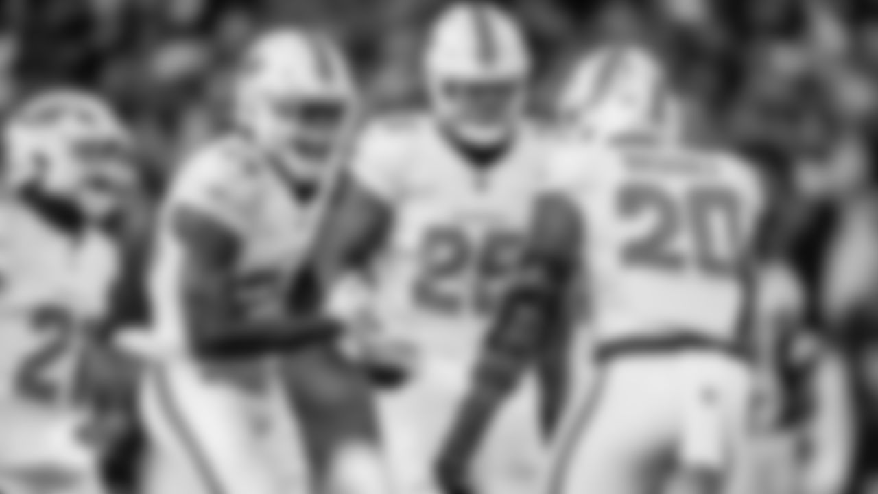 Miami Dolphins cornerback Rasul Douglas (26) and linebackers Tyrel Dodson (25) and Jordyn Brooks (20) celebrate during an NFL football game against the New England Patriots on Sunday, Jan. 4, 2026 in Foxborough, MA. (Tomas Diniz Santos/Miami Dolphins via AP)