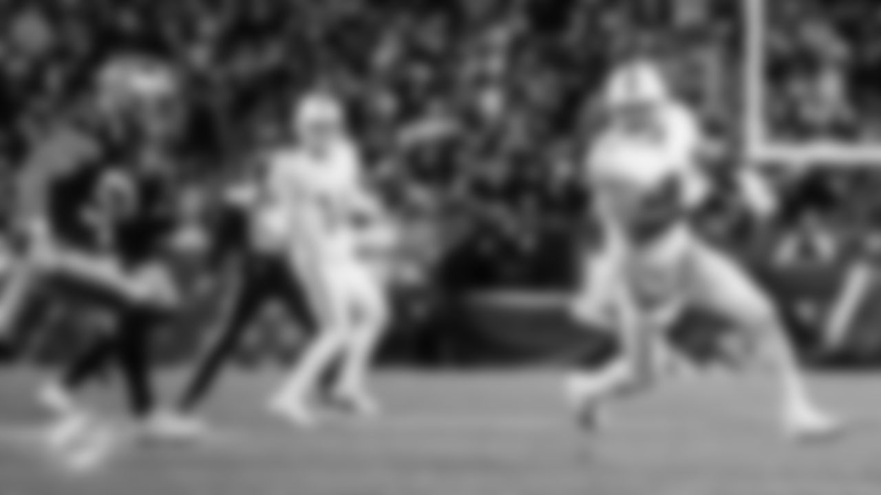 Miami Dolphins tight end Julian Hill (89) runs the ball during during an NFL football game against the New England Patriots on Sunday, Jan. 4, 2026 in Foxborough, Mass. (Ryan Lee/Miami Dolphins via AP)