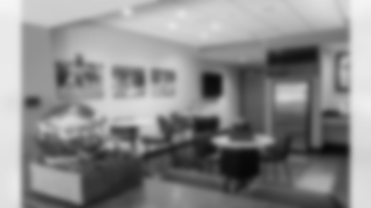 Philadelphia Eagles Suite High-Top Layout