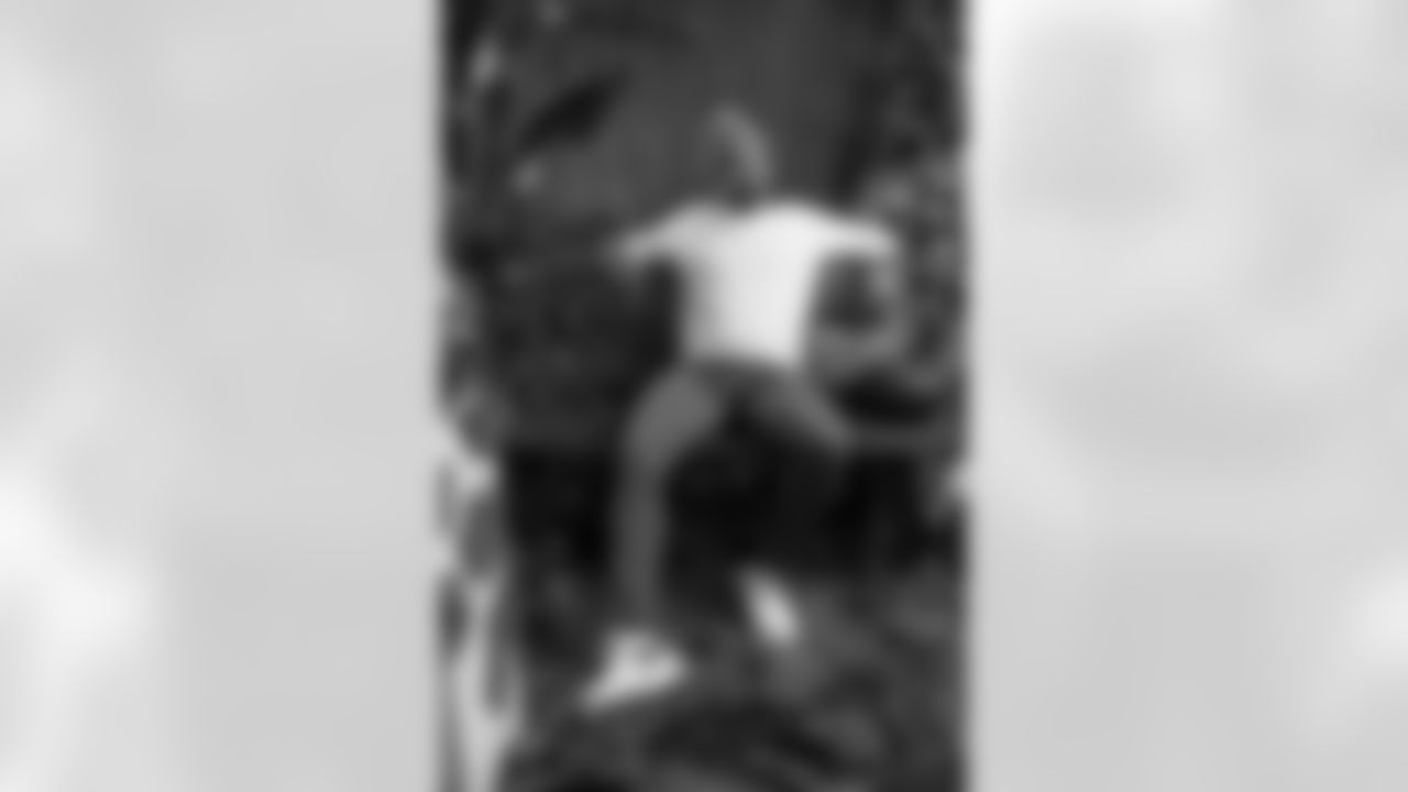 James, Eagles Cheerleader