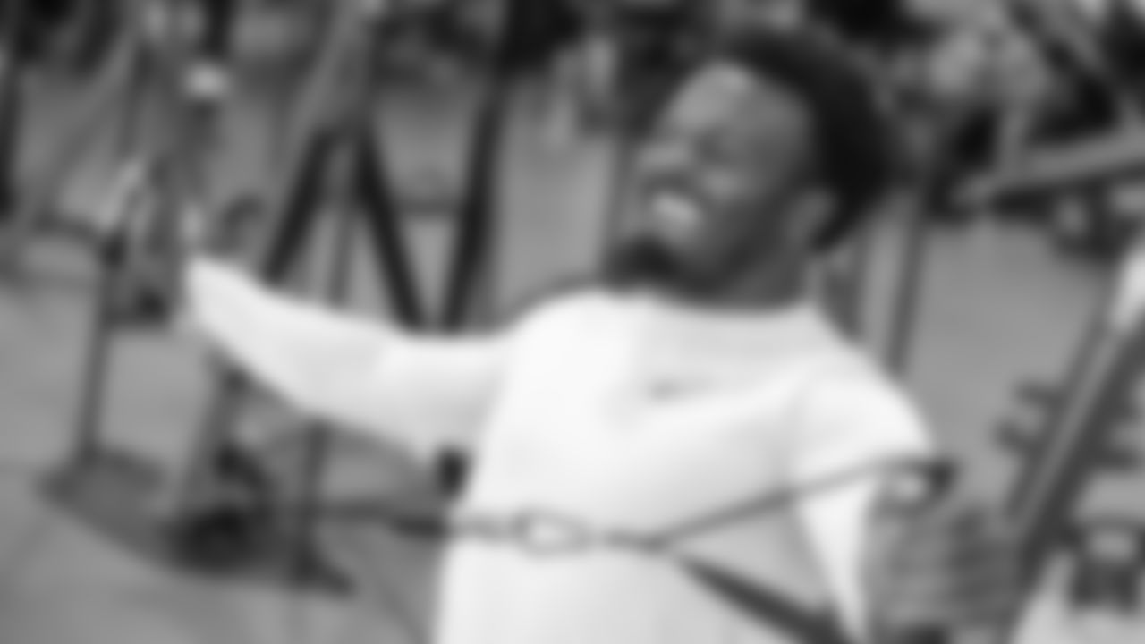 LB Nakobe Dean