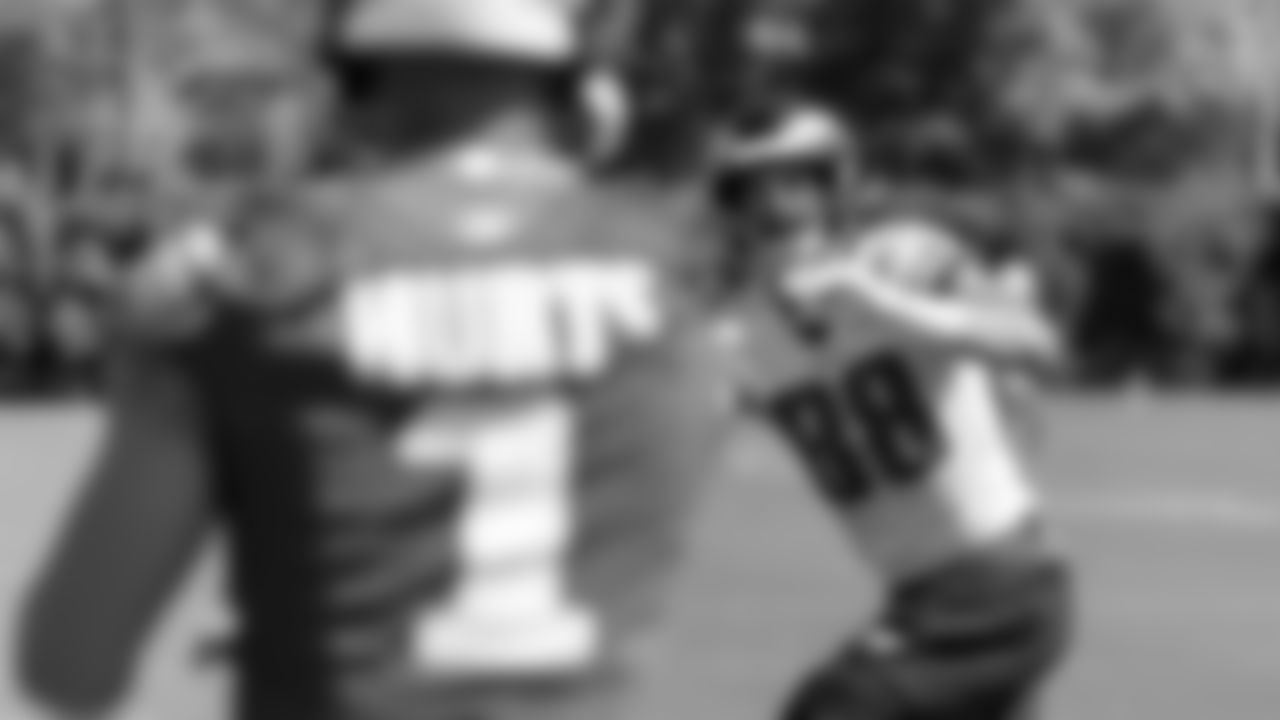 QB Jalen Hurts & TE Dallas Goedert