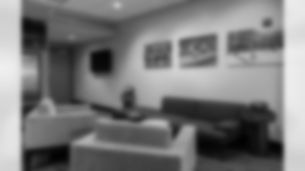Philadelphia Eagles Suite | Lounge Layout