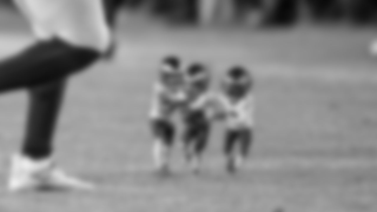 DB Cooper DeJean and the defense celebrating his interception!