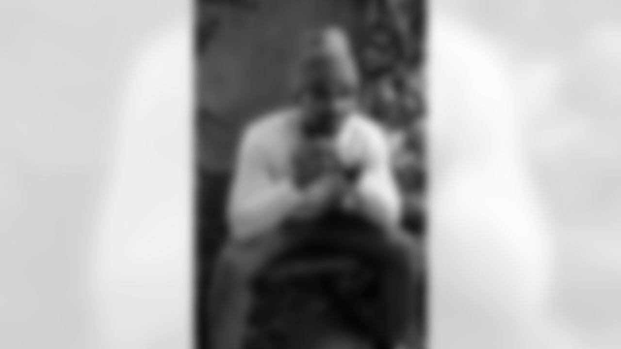 James, Eagles Cheerleader