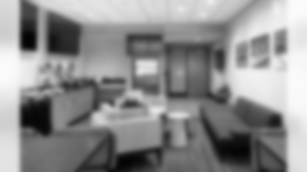 Philadelphia Eagles Suite | Lounge Layout