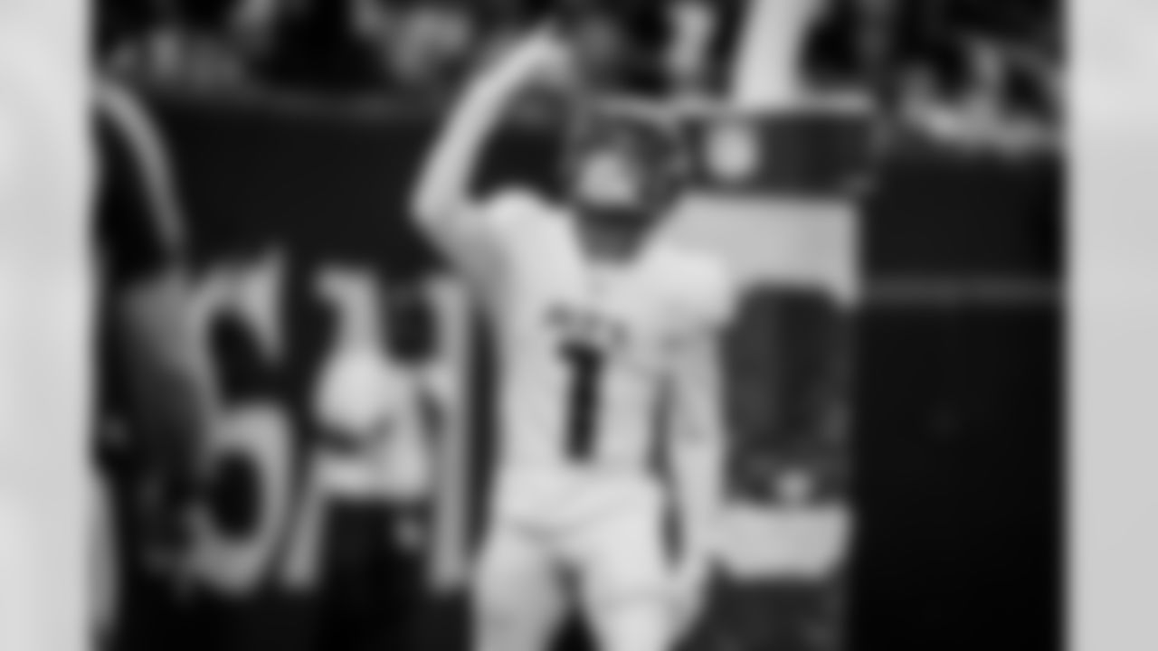 Atlanta Falcons running back Bijan Robinson #7 celebrates with teammates after scoring a touchdown during the Week 12 Game against the New Orleans Saints at Caesars Superdome in New Orleans, Louisiana on Sunday, November 23, 2025. (Photo by Taylor McLaughlin/Atlanta Falcons)