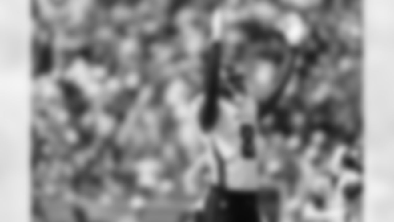 Atlanta Falcons tight end Kyle Pitts #8 celebrates after a touchdown during the first quarter of the Week 8 Game against the Tampa Bay Buccaneers at Raymond James Stadium in Tampa, Florida on Sunday, October 27, 2024. (Photo by Brennan Asplen/Atlanta Falcons)