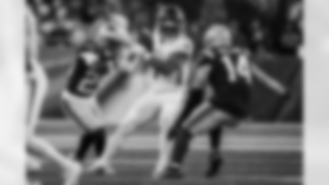 Atlanta Falcons running back Bijan Robinson #7 runs after a catch during the third quarter of the Week 9 Game against the New England Patriots at Gillette Stadium in Foxborough, Massachusetts on Sunday, November 2, 2025. (Photo by Taylor McLaughlin/Atlanta Falcons)