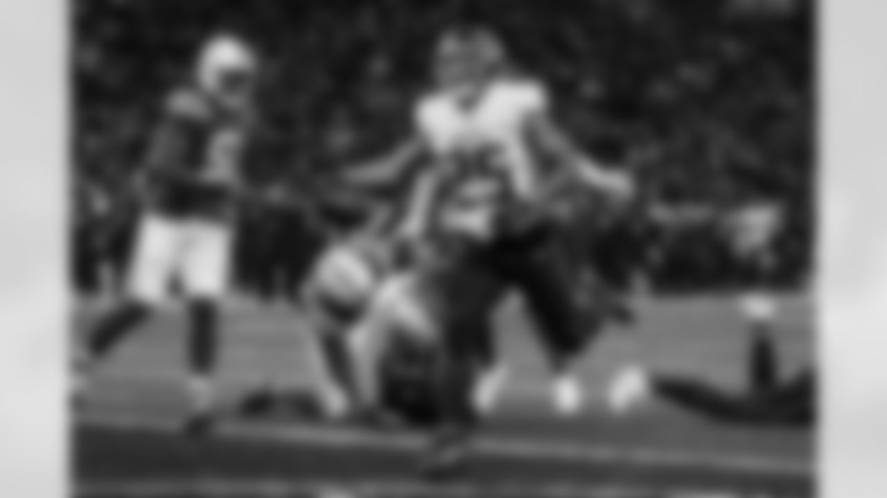 Atlanta Falcons running back Tyler Allgeier #25 runs for a touchdown during the first quarter of the Week 10 Game against the Indianapolis Colts at Olympic Stadium in Berlin, Germany on Sunday, November 9, 2025. (Photo by Taylor McLaughlin/Atlanta Falcons)