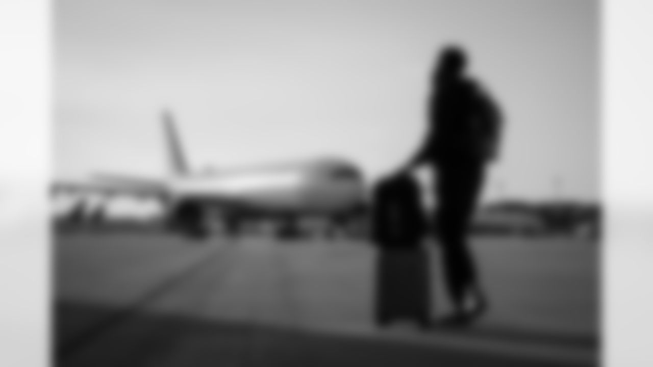 Atlanta Falcons outside linebacker Divine Deablo #0 boards the plane at Hartsfield-Jackson International Airport in Atlanta, Ga. on Saturday, November 22, 2025. (Photo by Jay Bendlin/Atlanta Falcons)