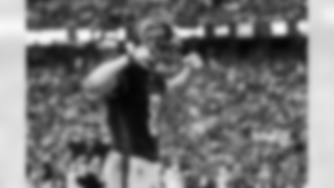 Atlanta Falcons tight end Kyle Pitts Sr. #8 celebrates after scoring a touchdown during the Week 16 Game against the Arizona Cardinals at State Farm Stadium in Glendale, Arizona on Sunday, December 21, 2025. (Photo by Taylor McLaughlin/Atlanta Falcons)