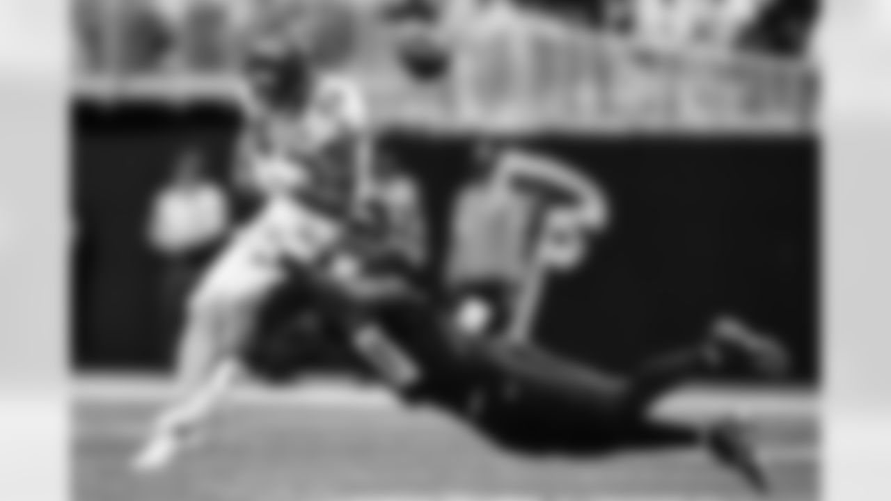 Atlanta Falcons outside linebacker Divine Deablo #0 makes a tackle during the Week 1 Game against the Tampa Bay Buccaneers at Mercedes-Benz Stadium in Atlanta, Georgia on Sunday, September 7, 2025. (Photo by AJ Reynolds/Atlanta Falcons)