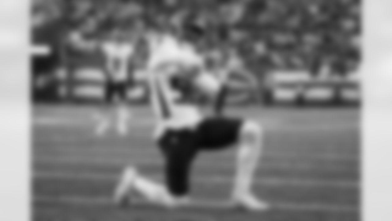 Atlanta Falcons edge rusher Leonard Floyd #56 reacts after a sack during the second quarter of the Week 13 Game against the New York Jets at Metlife Stadium in East Rutherford, New Jersey on Sunday, November 30, 2025. (Photo by Taylor McLaughlin/Atlanta Falcons)