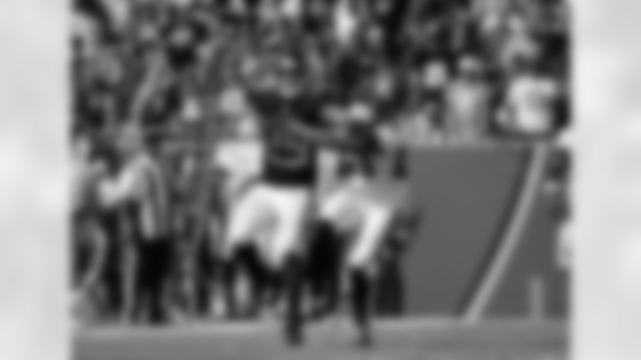 Atlanta Falcons running back Tyler Allgeier #25 carries the ball during the fourth quarter of the Week 7 Game against the Tampa Bay Buccaneers at Raymond James Stadium in Tampa, Florida on Sunday, October 22, 2023. (Photo by Kim Klement/Atlanta Falcons)