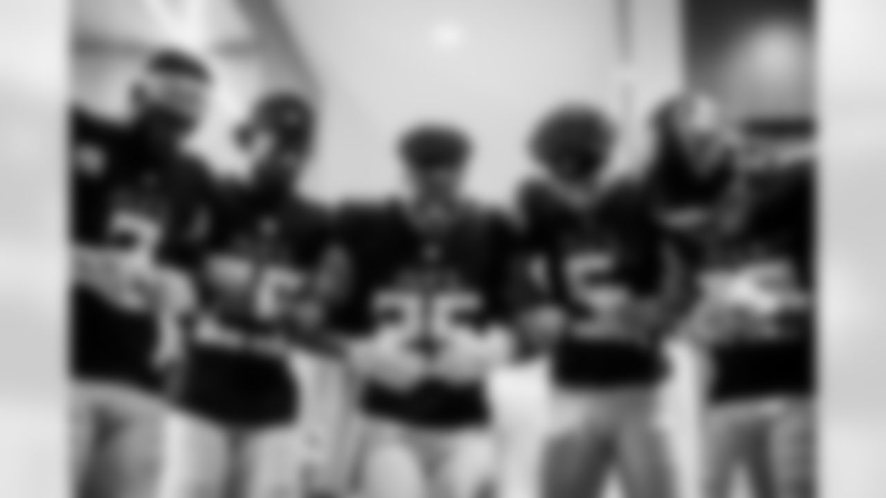 Atlanta Falcons players huddle in the locker room before the Week 11 Game against the Carolina Panthers at Mercedes-Benz Stadium in Atlanta, Georgia on Sunday, November 16, 2025. (Photo by Jay Bendlin/Atlanta Falcons)