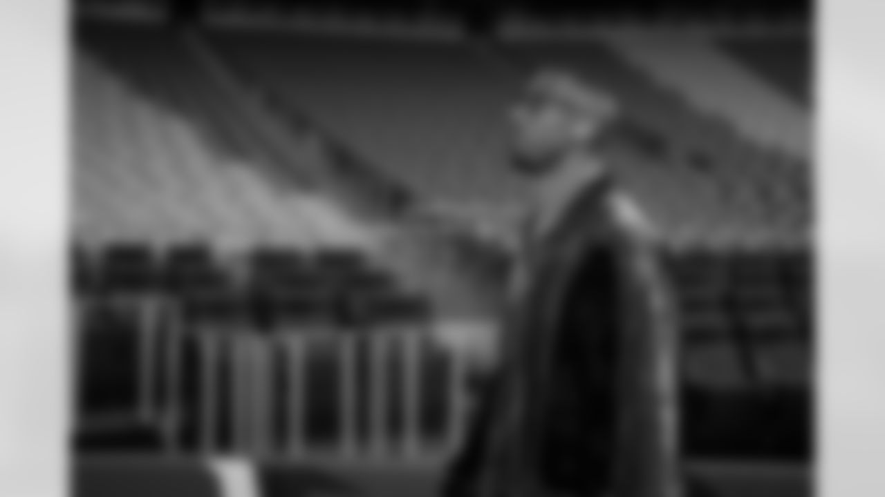 Atlanta Falcons tight end Kyle Pitts Sr. #8 arrives prior to the Week 16 Game against the Arizona Cardinals at State Farm Stadium in Glendale, Arizona on Sunday, December 21, 2025. (Photo by Jay Bendlin/Atlanta Falcons)