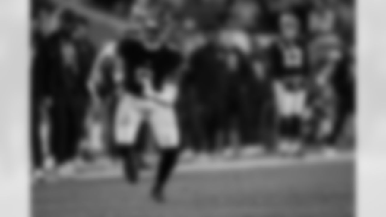 Atlanta Falcons tight end Kyle Pitts Sr. #8 runs the ball during the Week 15 Game against the Tampa Bay Buccaneers at Raymond James Stadium in Tampa, Florida on Thursday, December 11, 2025. (Photo by Taylor McLaughlin/Atlanta Falcons)