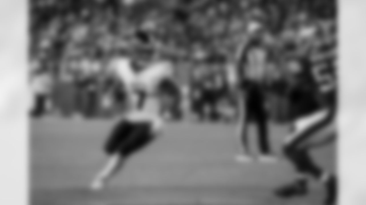 Atlanta Falcons running back Bijan Robinson #7 scores a touchdown during the Week 7 Game against the San Francisco 49ers at Levi's Stadium in Santa Clara, California on Sunday, October 19, 2025. (Photo by Taylor McLaughlin/Atlanta Falcons)