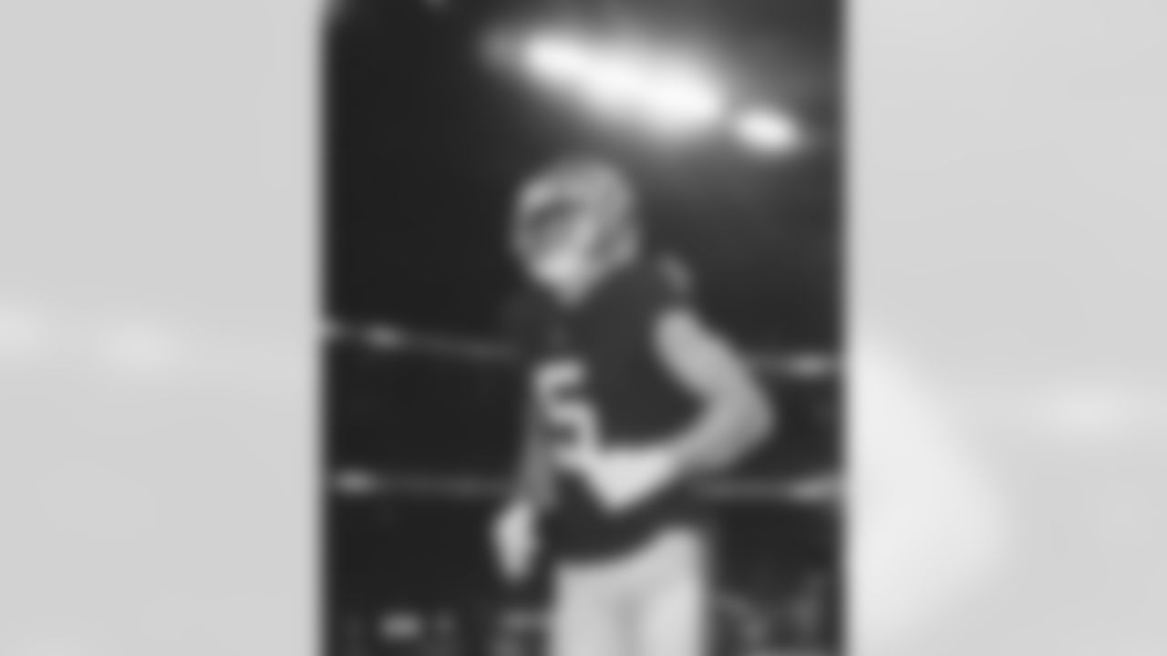 Atlanta Falcons wide receiver Drake London #5 warms up before the Week 5 Game against the Tampa Bay Buccaneers at Mercedes-Benz Stadium in Atlanta, Georgia on Thursday, October 3, 2024. (Photo by Brandon Magnus/Atlanta Falcons)