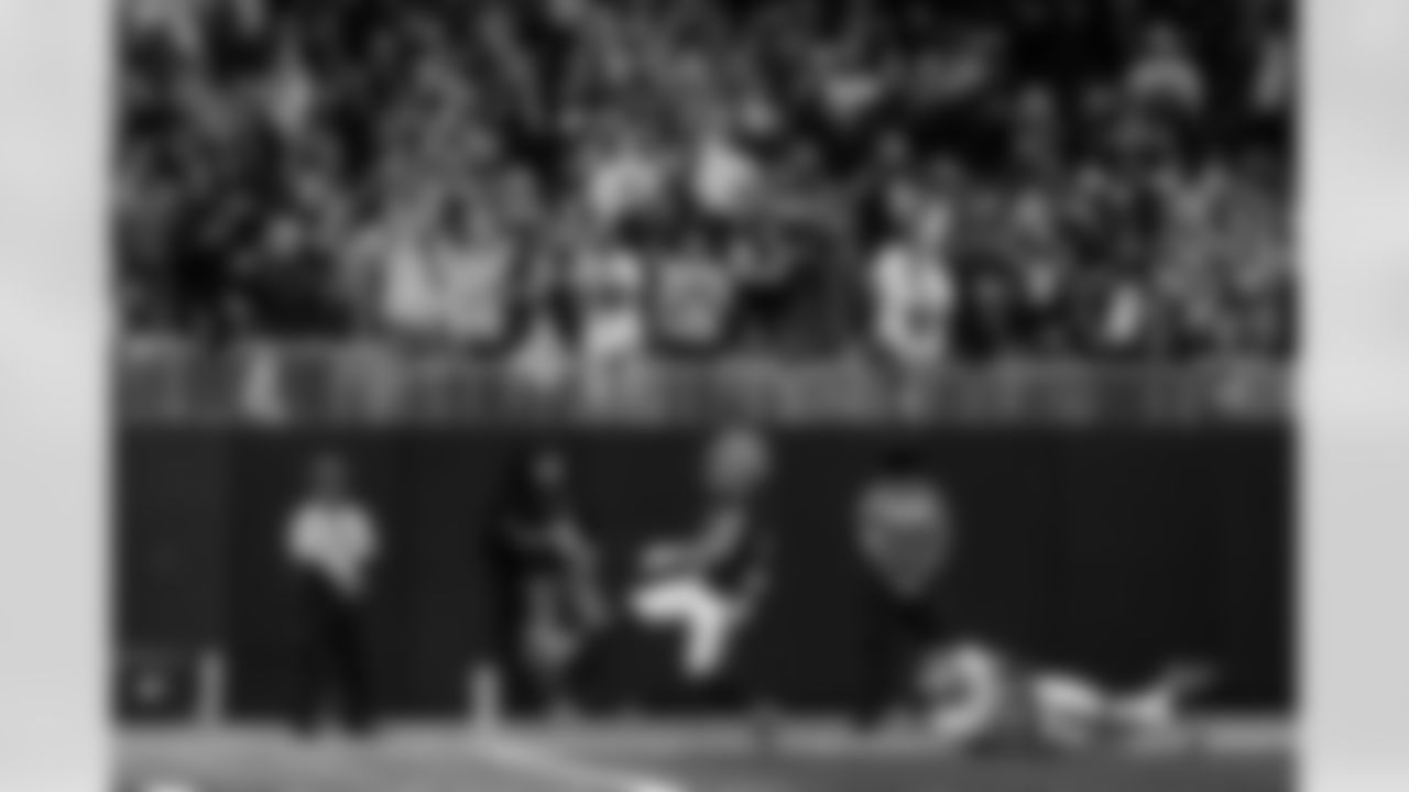 Atlanta Falcons running back Bijan Robinson #7 scores a touchdown during the Week 17 Game against the Los Angeles Rams at Mercedes-Benz Stadium in Atlanta, Georgia on Monday, December 29, 2025. (Photo by Steven Burroughs/Atlanta Falcons)