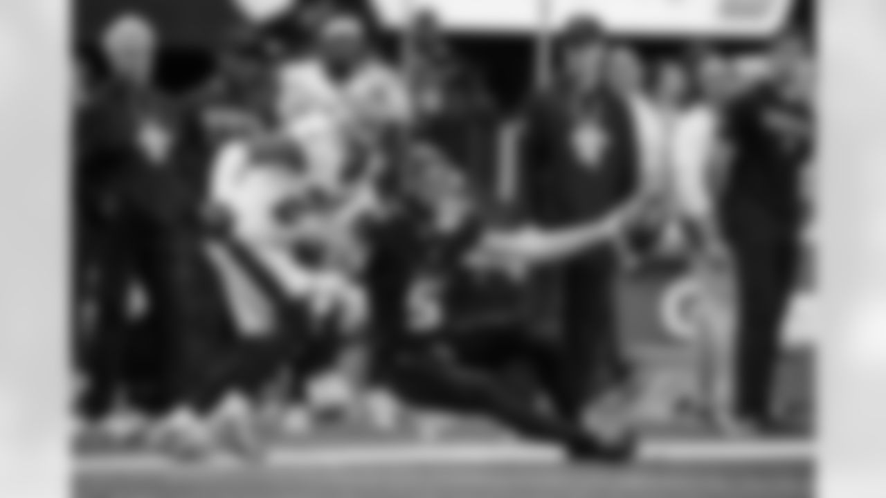 Atlanta Falcons wide receiver Drake London #5 makes a catch during the Week 18 Game against the New Orleans Saints at Mercedes-Benz Stadium in Atlanta, Georgia on Sunday, January 4, 2026. (Photo by Brandon Magnus/Atlanta Falcons)