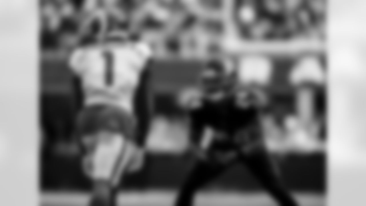 Atlanta Falcons cornerback A.J. Terrell #24 lines up against the Los Angeles Rams at SoFi Stadium in Inglewood, California on Sunday, September 18, 2022. (Photo by Brandon Magnus/Atlanta Falcons)