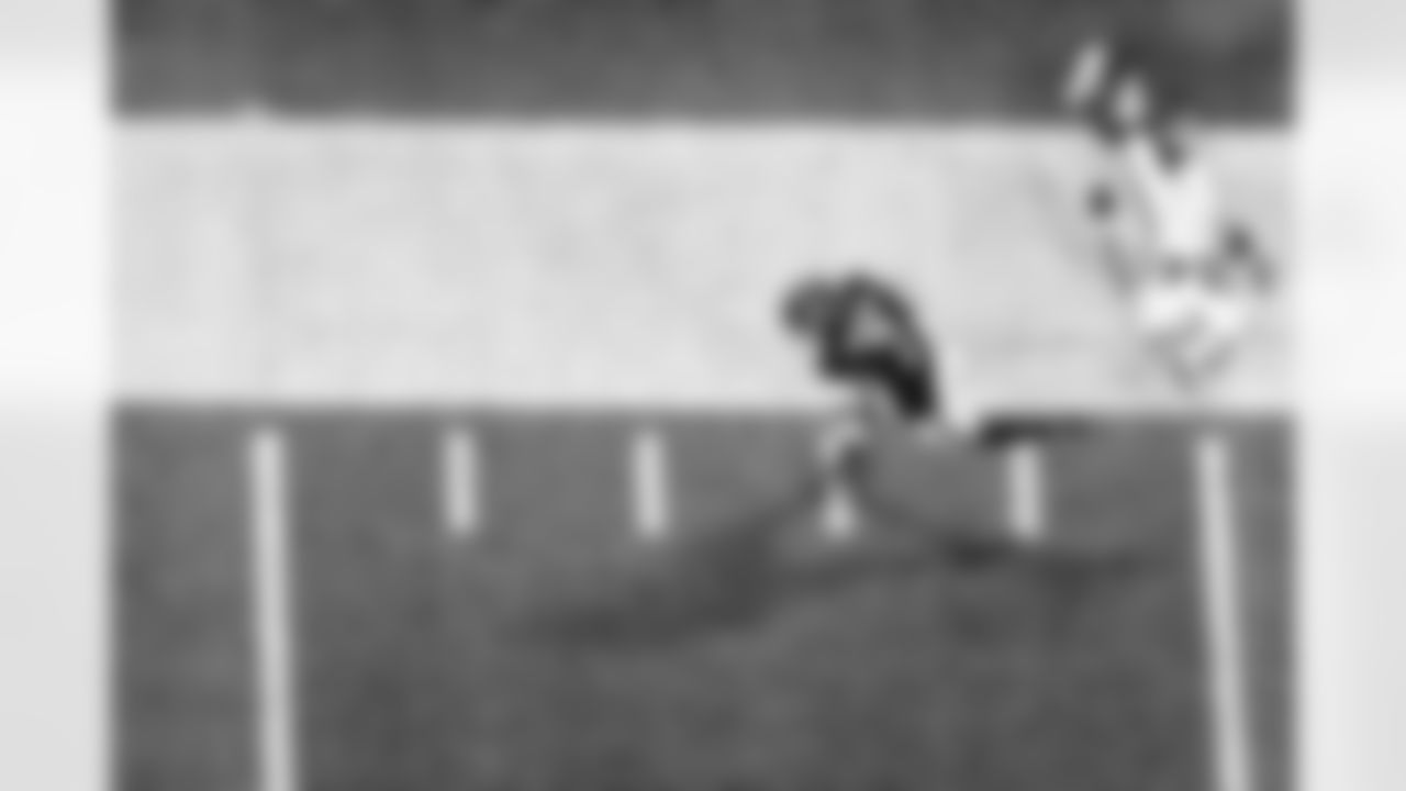 Atlanta Falcons running back Bijan Robinson #7 scores a touchdown during the Week 6 Game against the Buffalo Bills at Mercedes-Benz Stadium in Atlanta, Georgia on Monday, October 13, 2025. (Photo by Kevin Liles/Atlanta Falcons)