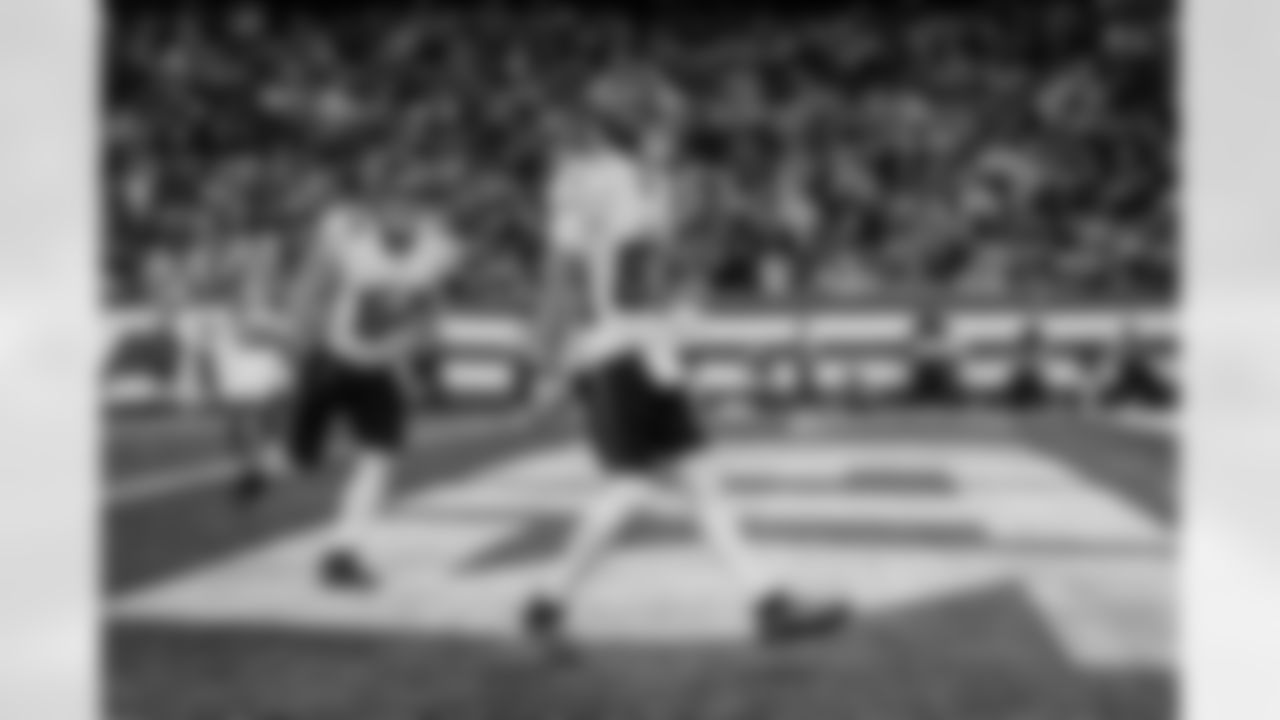 Atlanta Falcons wide receiver David Sills V #87 celebrates after scoring a touchdown during the fourth quarter of the Week 13 Game against the New York Jets at Metlife Stadium in East Rutherford, New Jersey on Sunday, November 30, 2025. (Photo by Taylor McLaughlin/Atlanta Falcons)