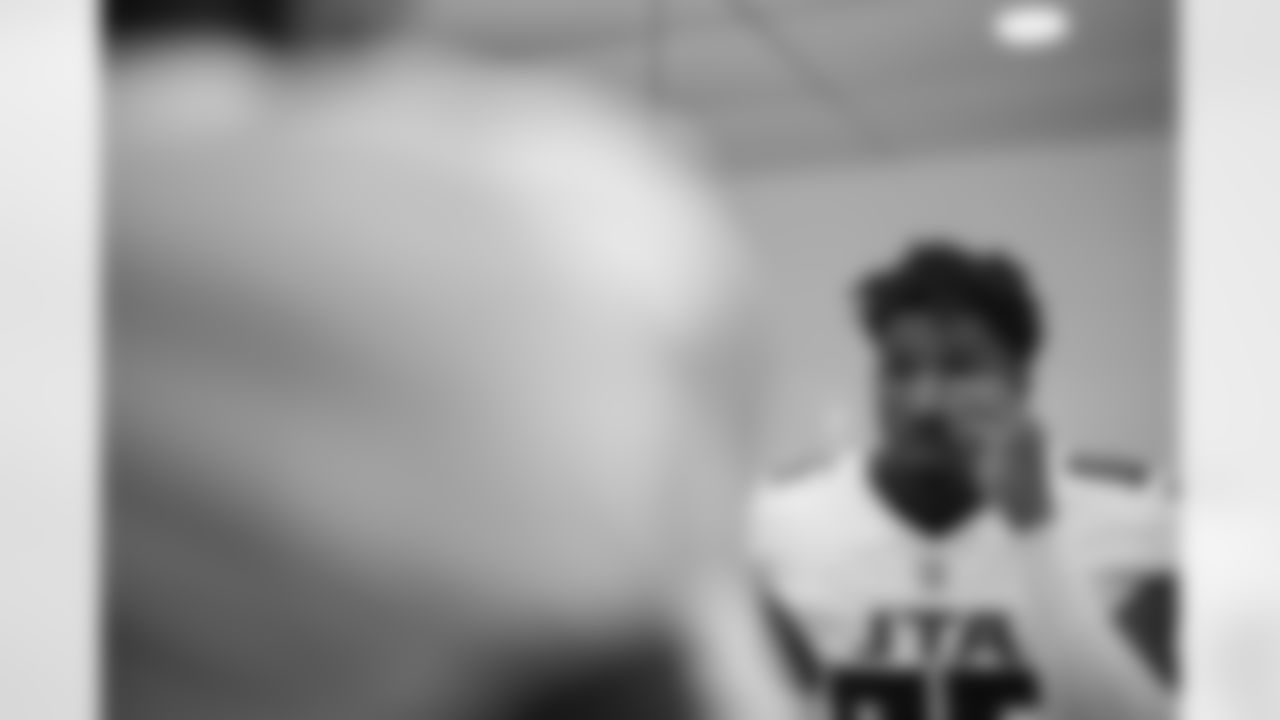 Atlanta Falcons cornerback Dee Alford #20 in the locker room prior to the Week 2 Game against the Philadelphia Eagles at Lincoln Financial Field in Philadelpha, Pennsylvania on Monday, September 16, 2024. (Photo by Shanna Lockwood/Atlanta Falcons)