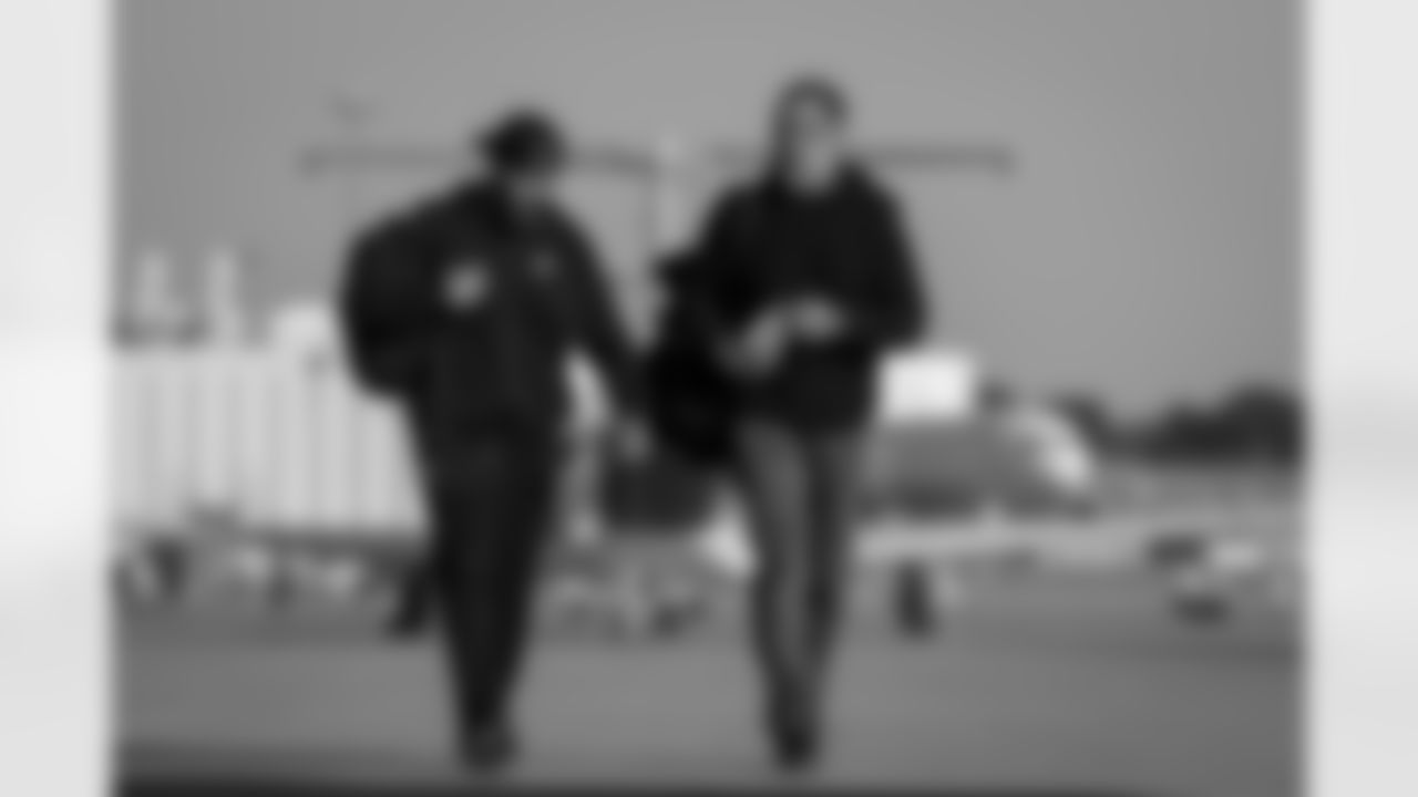 Atlanta Falcons defensive coordinator Jeff Ulbrich boards the plane at Hartsfield-Jackson International Airport in Atlanta, Ga. on Saturday, November 6, 2025. (Photo by Taylor McLaughlin/Atlanta Falcons)