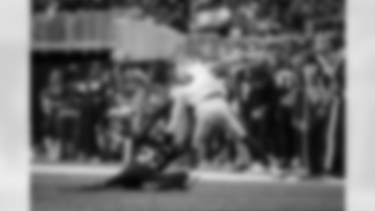 Atlanta Falcons edge rusher James Pearce Jr. #27 makes a record breaking sack during the Week 18 Game against the New Orleans Saints at Mercedes-Benz Stadium in Atlanta, Georgia on Sunday, January 4, 2026. (Photo by Brandon Magnus/Atlanta Falcons)