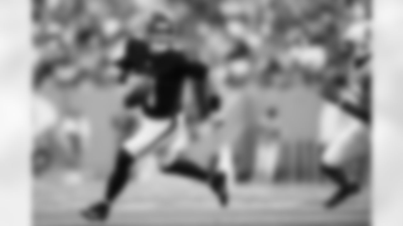 Atlanta Falcons quarterback Taylor Heinicke #4
