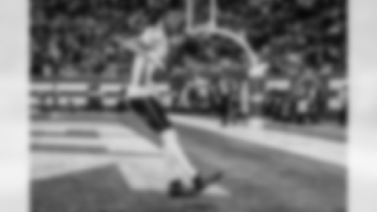 Atlanta Falcons wide receiver David Sills V #87 celebrates after scoring a touchdown during the fourth quarter of the Week 13 Game against the New York Jets at Metlife Stadium in East Rutherford, New Jersey on Sunday, November 30, 2025. (Photo by Taylor McLaughlin/Atlanta Falcons)