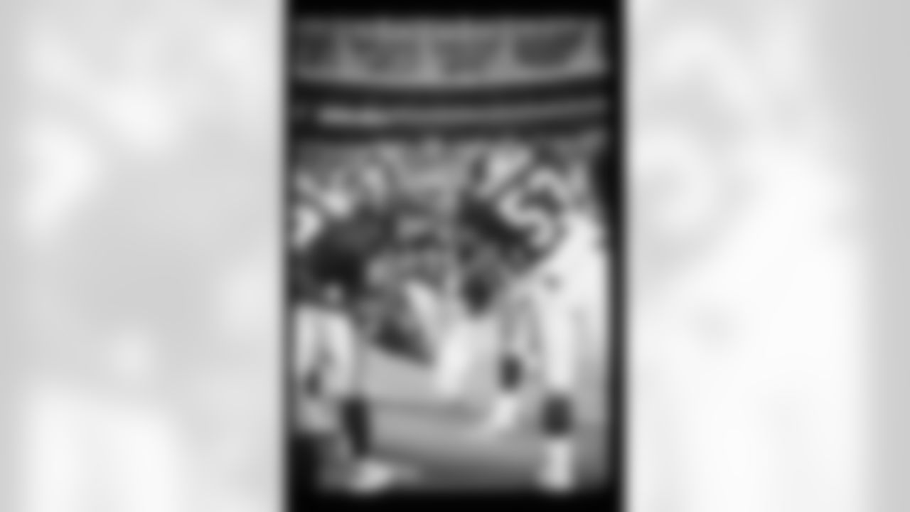 Atlanta Falcons running back Erric Pegram #33 during the game in Atlanta against the Los Angeles Rams on September 11, 1994. (Photo by Jimmy Cribb)